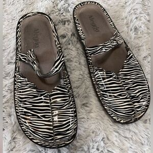 Algeria PG Lite Zebra 40 Clogs Mules Leather silver buckles 9 women’s